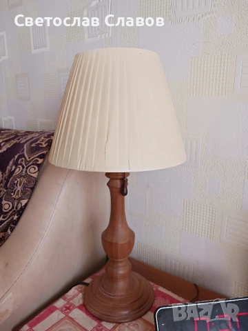 Дизайнерска настолна /нощна/ лампа със стойка от бряст