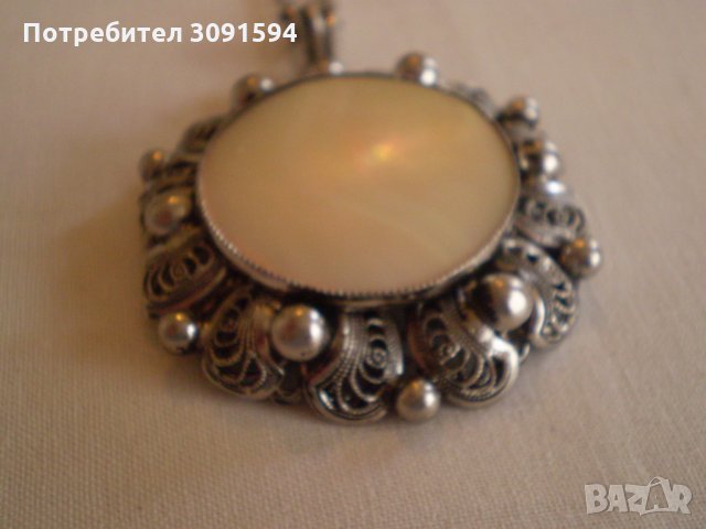 Ретро медальон седеф с бял обков филигран, снимка 2 - Антикварни и старинни предмети - 35182563