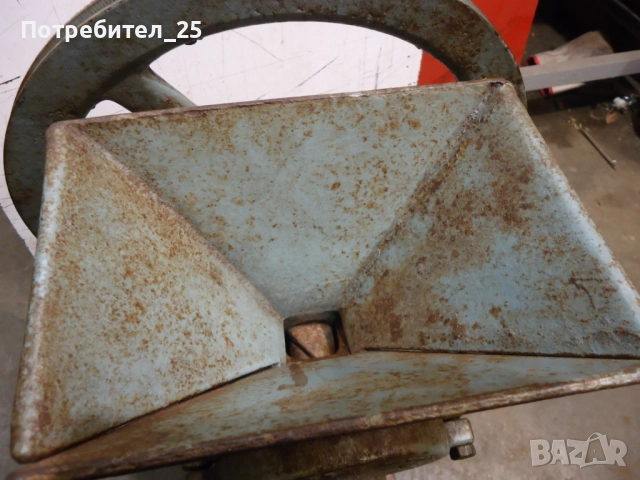 Стара мелачка за зърно, снимка 3 - Други ценни предмети - 52437620