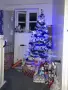 Коледна Снежно бяла или зелена елха с шишарки + пласмасова стойка , снимка 3