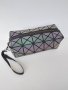 Дамска чанта Хамелеон несесер с триъгълни елементи. Подходяща за подарък за , снимка 1 - Чанти - 31216134
