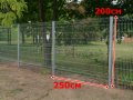 1бр подцинковано оградно пано 250/200см + 1 бр ограден кол със държачи за общо 50лв / купени за 75лв