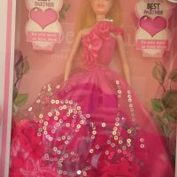 Красива кукла тип Барби с голяма дълга рокля , снимка 1 - Кукли - 40437462
