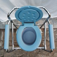 Продавам Комбиниран стол за тоалет и баня, сгъваем на колела, снимка 1 - Тоалетни столове - 42514106