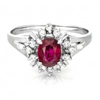 Платинен пръстен с натурален рубин и диаманти, снимка 1 - Пръстени - 39533147