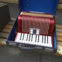 Продавам акордеон Хонер Hohner 32 баса, снимка 10 - Акордеони - 36621225