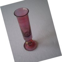  Ръчно издухана стъклена ваза с боровинков цвят, снимка 1 - Антикварни и старинни предмети - 40600255