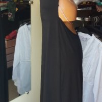 -15% Дълга черна рокля с отворен гръб и метални аксесоари по него, снимка 2 - Рокли - 37465636