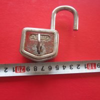 Стар немски катинар с ключ ключе , снимка 2 - Колекции - 29797996