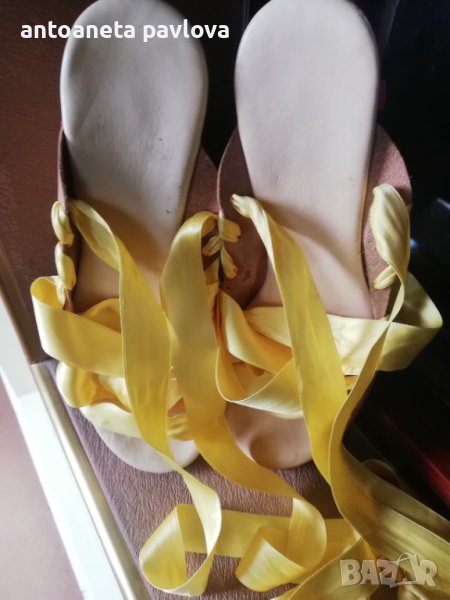 Жълти платформи, снимка 1