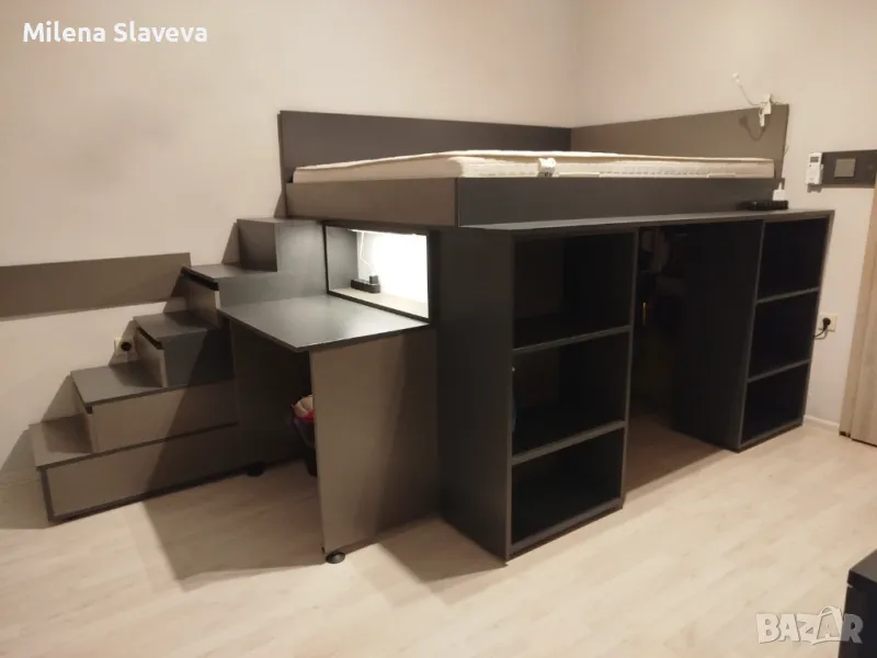 СПЕШНО!!!!Поръчково обзавеждане за младежка стая - легло с матрак, бюро, скрин, гардероб и декорации, снимка 1