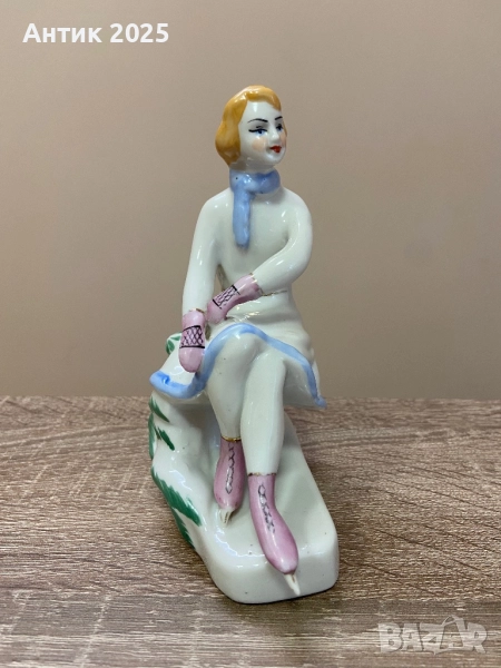 Порцеланова статуетка „Кънкьорка“, снимка 1