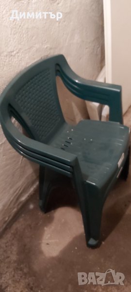 Продавам три броя нови пласмасови стола , снимка 1