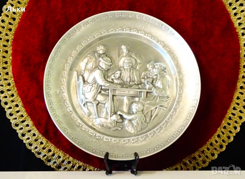 Чиния за стена,пано от калай с лов,покер. , снимка 1