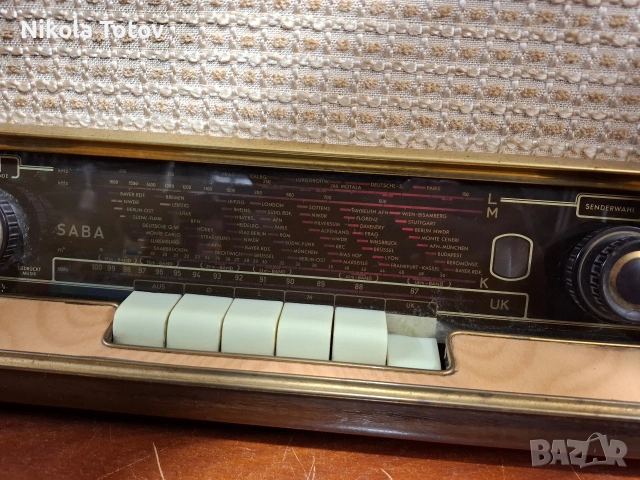 Продава се дървено радио Saba. , снимка 2 - Антикварни и старинни предмети - 54033886