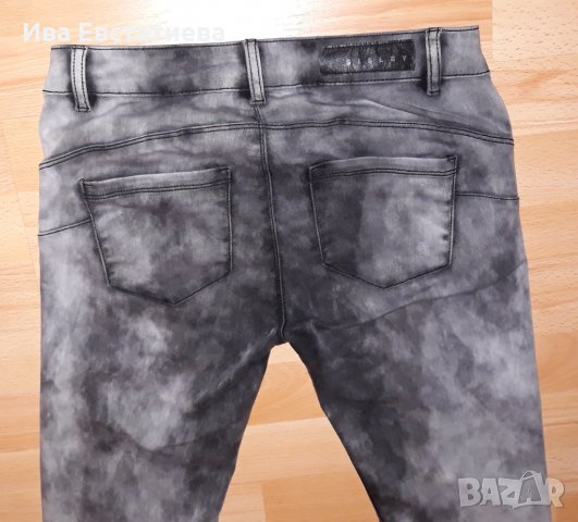 Оригинални дамски дънки Sisley , снимка 5 - Дънки - 30380294