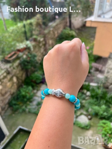 Дамска гривна със сини топчета , сребърна риба и блестящи камъчета на ластик е 🩵💙