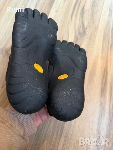 Оригинални обувки с пръсти Vibram FiveFingers - фитнес, бягане и тренировки ! 38 н, снимка 4 - Кецове - 51228981