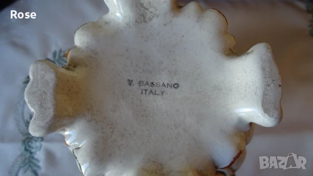 Ваза  Bassano Italy с четири рози и цветен декор., снимка 13 - Декорация за дома - 50971727