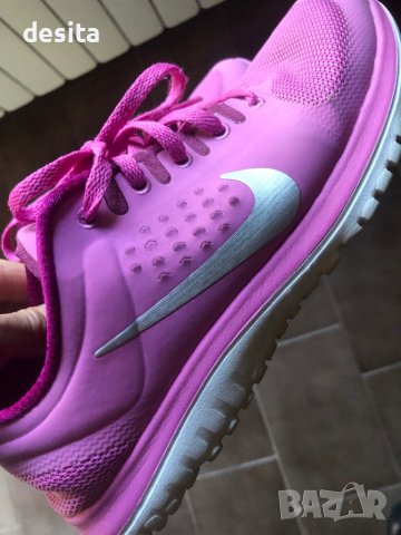 Дамски маратонки Nike номер 38,5, снимка 2 - Маратонки - 42824650