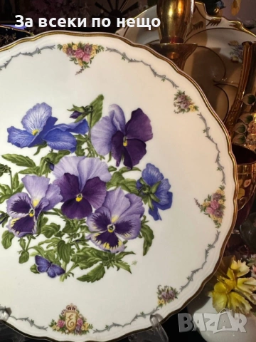 Royal Albert England  “ Теменужките” автор Sara Anne Schofield Код P2017 , снимка 9 - Декорация за дома - 53936970