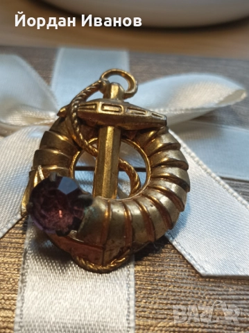 Старинна брошка 