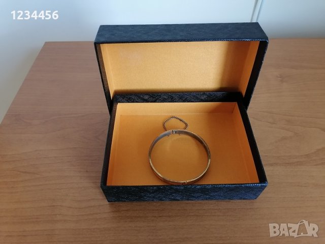 Позлатена гривна, елегантна и стилна, в кутия, снимка 2 - Гривни - 36874840