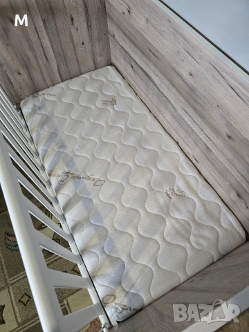 Бебешка кошара / легло с подвижна решетка на три нива в цвят- северен дъб+бял, снимка 2 - Бебешки легла и матраци - 53226703