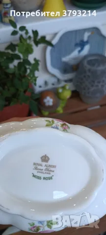 Royal Albert Moss Rose Чайник и сосиера, снимка 5 - Антикварни и старинни предмети - 56367656