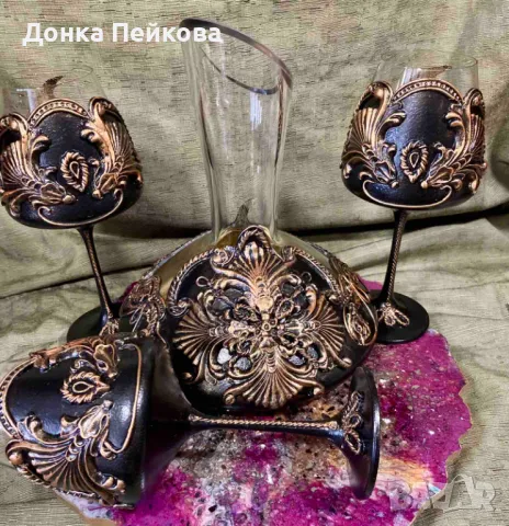 Ръчно изработен сервиз . декантер с три чаши в злато, снимка 5 - Сервизи - 49105699