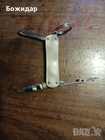 Джобно ножче с седефена дръжка.Испания.