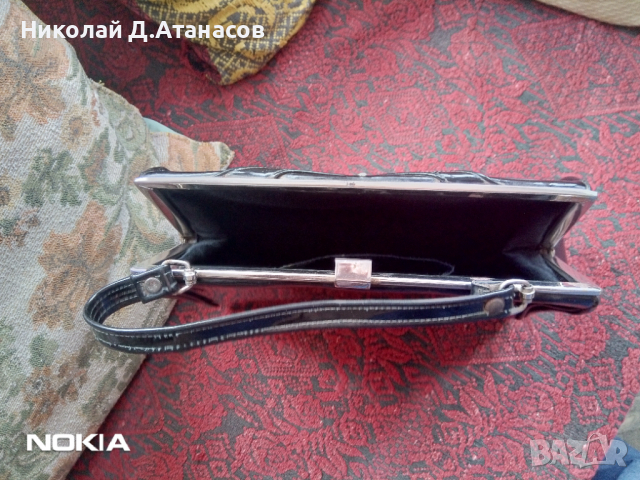 Продавам кожена дамска чанта (лакирана), снимка 6 - Чанти - 36377285