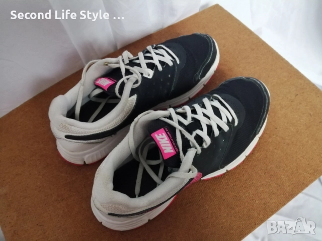 Номер 40 Nike оригинални дамски маратонки Revolution Running, снимка 2 - Маратонки - 52877940