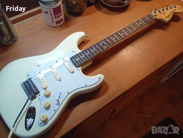 Продава се Фендер Стратокастер, снимка 3 - Китари - 51812196