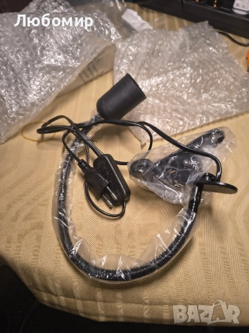 Мини лампа със щипка