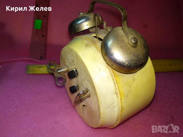 СЕВАНИ Стар РЯДЪК КОЛЕКЦИОНЕРСКИ РУСКИ БУДИЛНИК МЕХАНИЧЕН НАСТОЛЕН ЧАСОВНИК СЕВАНИ СССР 43709, снимка 9 - Антикварни и старинни предмети - 44549035