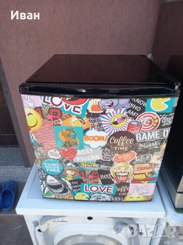 малък хладилник с камера 