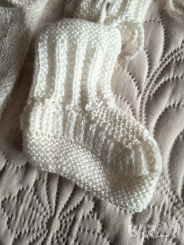 Бебешко елече и терлици ръчно плетени, снимка 5 - Жилетки и елечета за бебе - 53921933