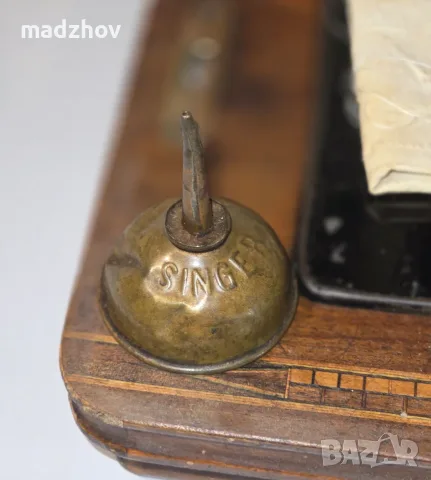 Сто годишна шевна машина, снимка 13 - Антикварни и старинни предмети - 55936287