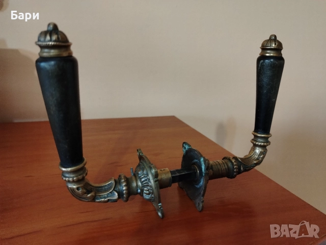 Антични бронзови дръжки за врата с рог , снимка 3 - Антикварни и старинни предмети - 52193395