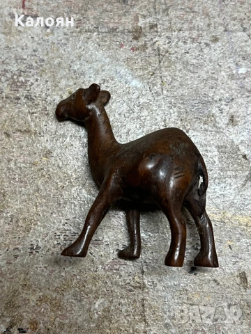 Камила, дървена миниатюра 