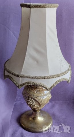 стара порцеланова лампа