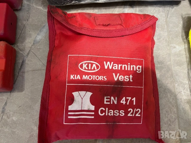 АВТО аптечки и триъгълници - AUDI , BMW , HONDA , RENAULT , SAAB, снимка 10 - Аксесоари и консумативи - 53727149