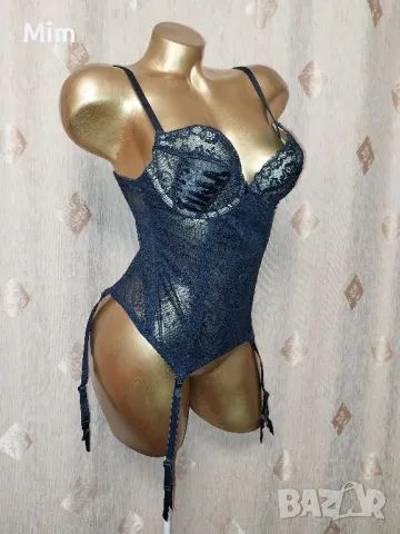 BESIRED M Черен дантелен корсет с 4 жартиери за чорапи 