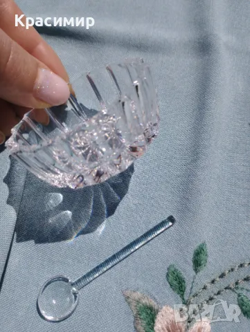 Кристален съд за хайвер или горчица с кокетна кристална лъжичка🌷 📐5,5/2,5 см, лъжичка 6,5 см. , снимка 3 - Други - 47723843