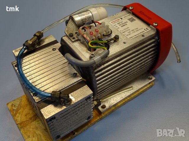 Вакуум помпа Pfeiffer MVD015 diaphragm pump