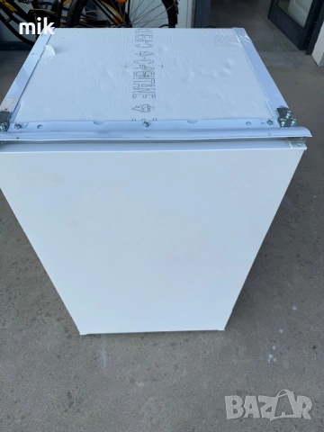 Малък хладилник с камера HotPoint Ariston, снимка 7 - Хладилници - 53987738