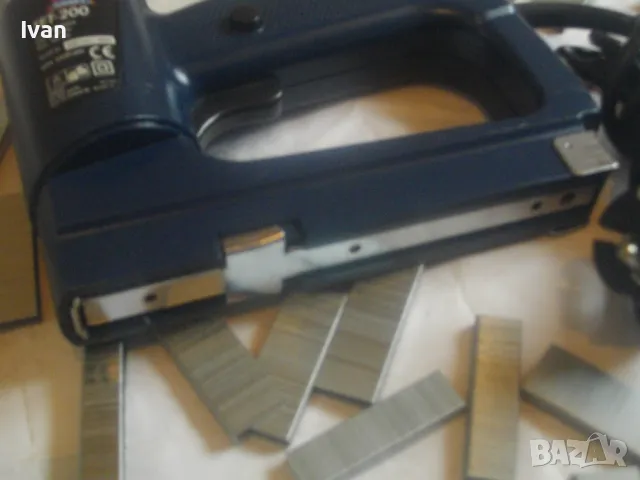 Холандски оригинал ЕЛЕКТРИЧЕСКИ ТАКЕР КОМБИНИРАН СКОБА ПИРОН ИГЛА ДО 16мм Като нов TOP CRAFT TET 200, снимка 7 - Други инструменти - 47761486