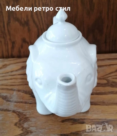 Чайник от бял порцелан, изработен във формата на щастливо слонче с вдигнат хобот и релефни детайли. , снимка 2 - Декорация за дома - 52007567