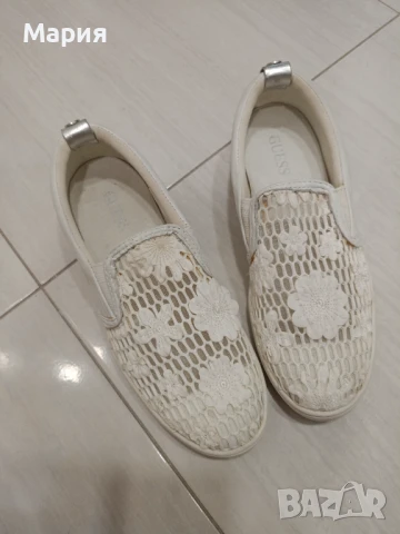 Обувки Guess, снимка 2 - Дамски ежедневни обувки - 51407513